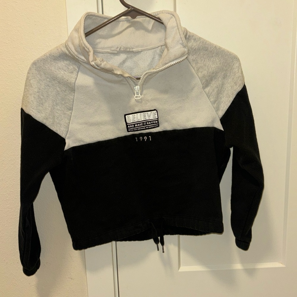 🌸H&M Black and Gray Kids pullover